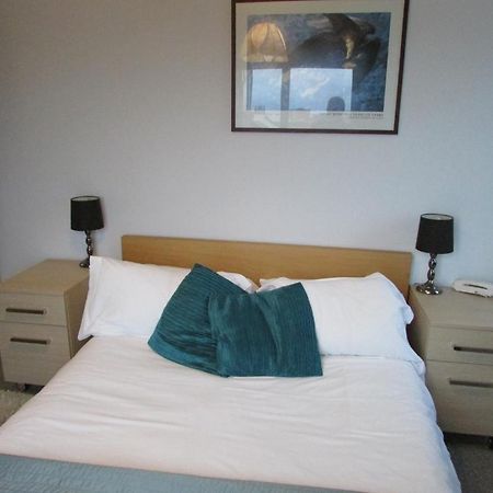 Cheltenham Luxury Apartments Kamer foto