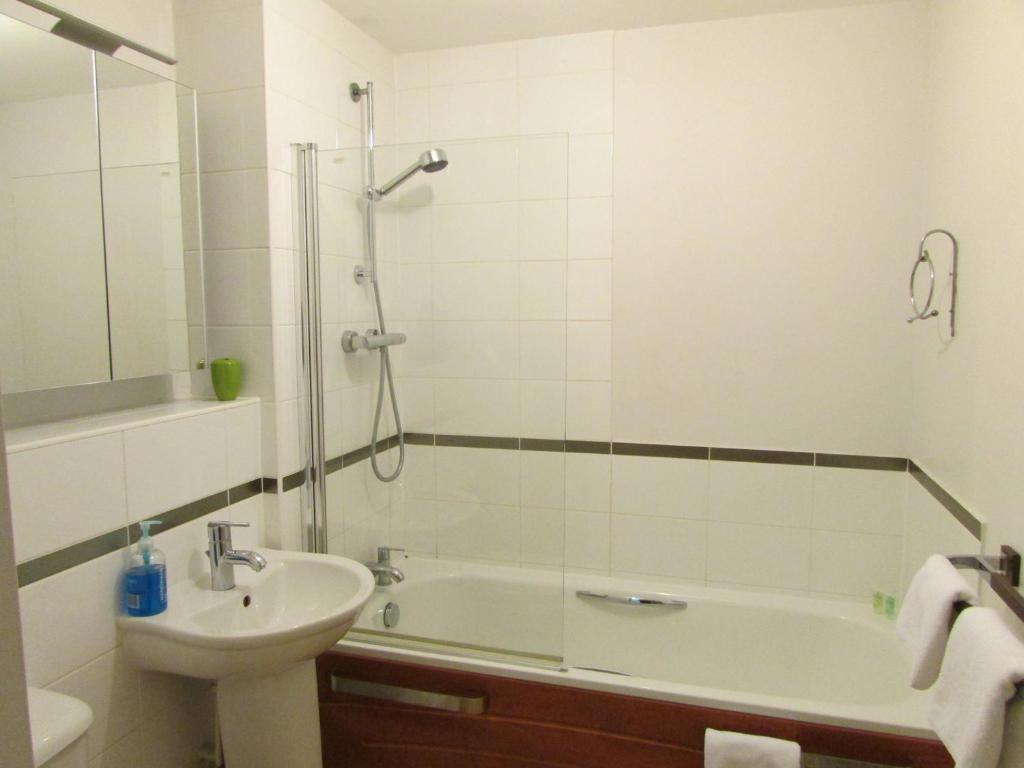 Cheltenham Luxury Apartments Kamer foto