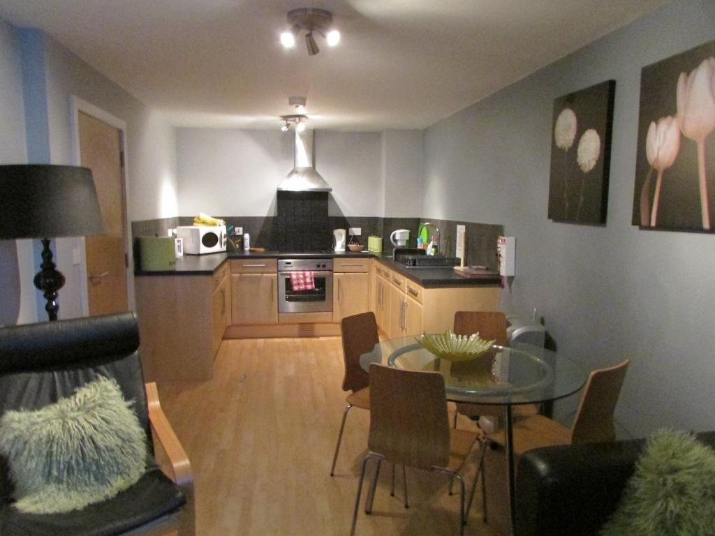 Cheltenham Luxury Apartments Kamer foto